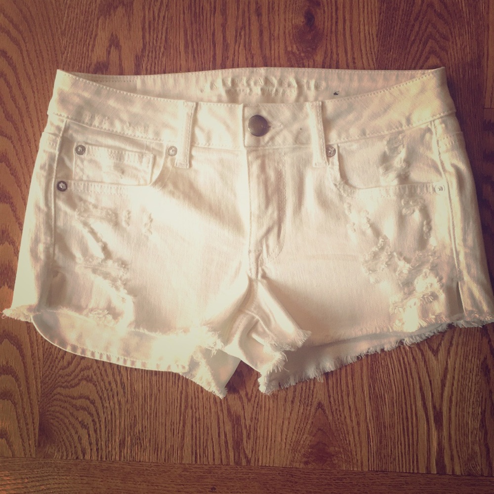 Super Stretch white American Eagle Shorts